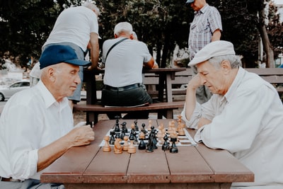 两人下棋
